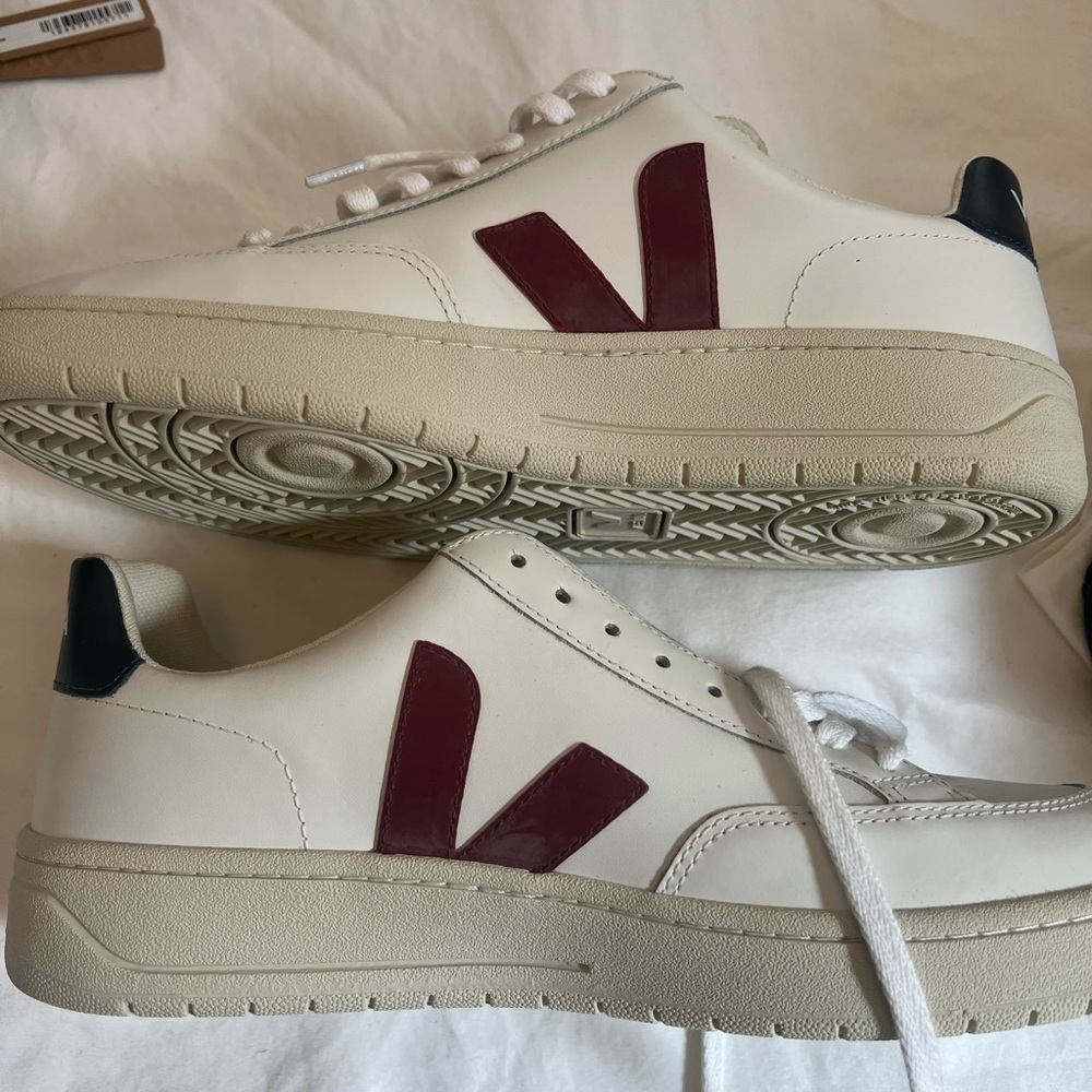 Men’s VEJA sneakers, white navy and red, NEVER WORN, size men’s US 9
